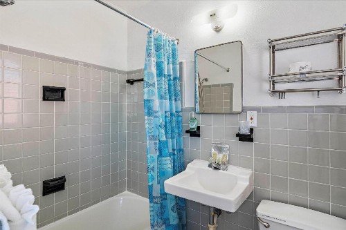 Malibu Resort Motel - image 41