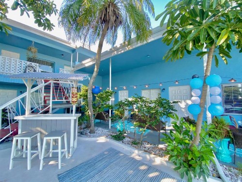Malibu Resort Motel - image 45