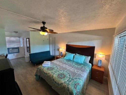 Malibu Resort Motel - image 47