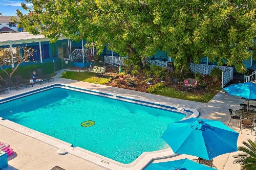 Malibu Resort Motel - image 49