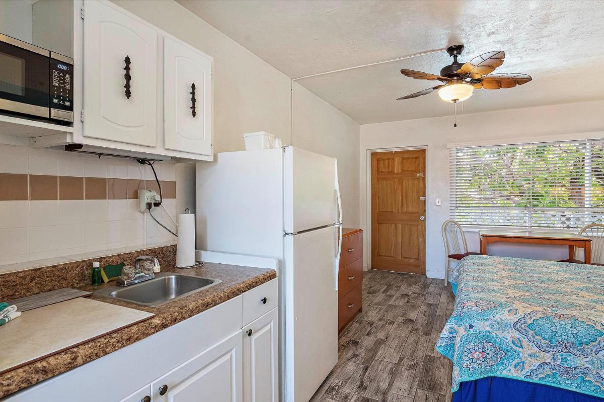 Malibu Resort Motel - image 7