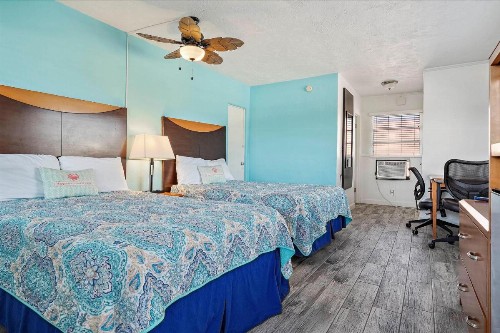 Malibu Resort Motel - image 8