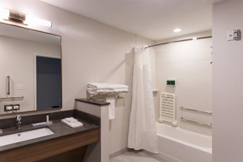 Fairfield Inn & Suites by Marriott Northfield - image 18