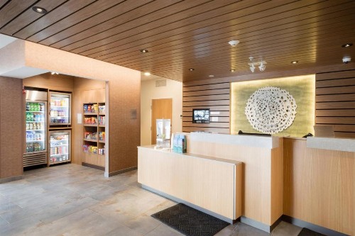 Fairfield Inn & Suites by Marriott Northfield - image 3