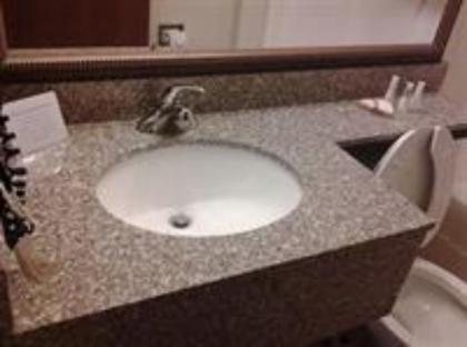 BridgePointe Inn & Suites
