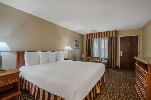 Best Western Norwalk Inn - image 10