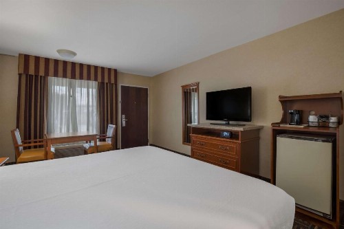 Best Western Norwalk Inn - image 12