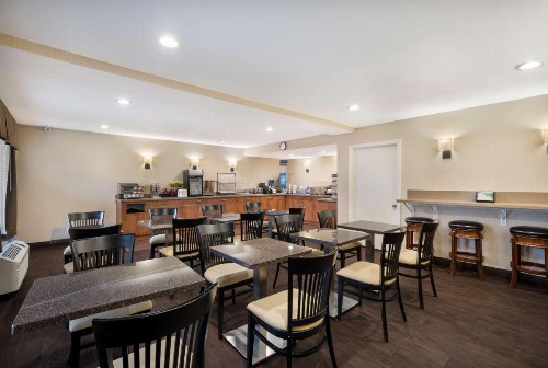 Best Western Norwalk Inn - image 17