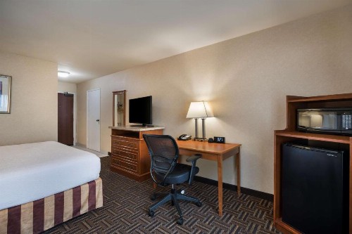 Best Western Norwalk Inn - image 20