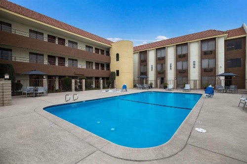 Best Western Norwalk Inn - image 24