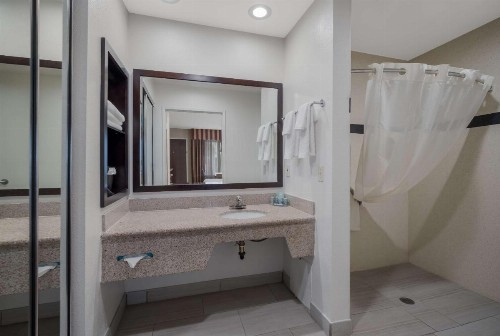 Best Western Norwalk Inn - image 28