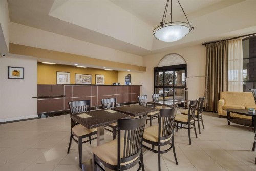 Best Western Norwalk Inn - image 3