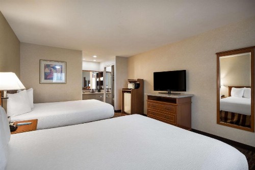 Best Western Norwalk Inn - image 30