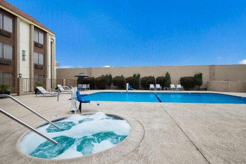 Best Western Norwalk Inn - image 32
