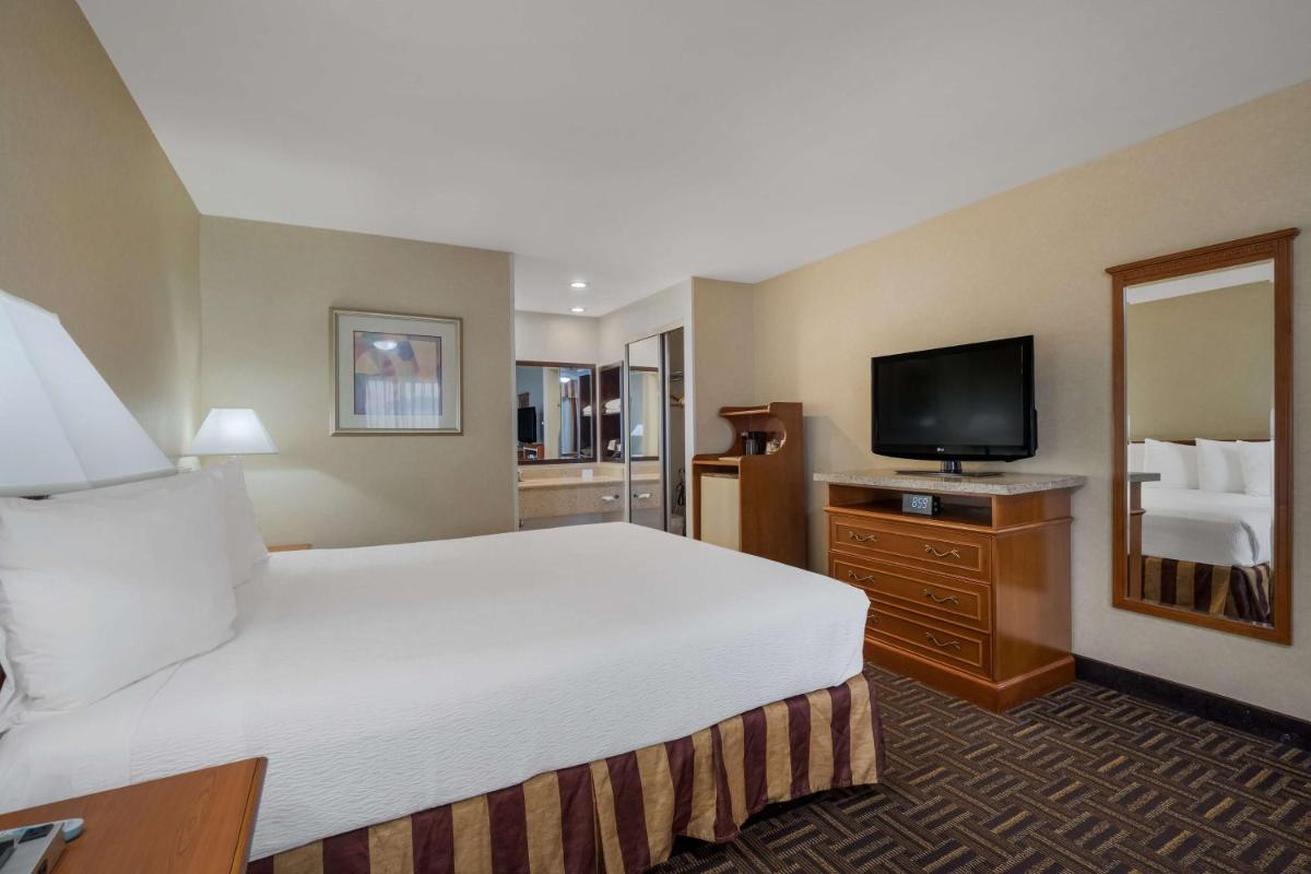 Best Western Norwalk Inn - image 4