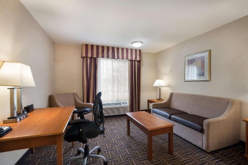 Best Western Norwalk Inn - image 6