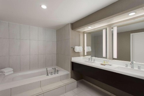 DoubleTree by Hilton Los Angeles Norwalk - image 22
