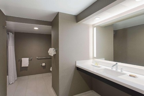 DoubleTree by Hilton Los Angeles Norwalk - image 37
