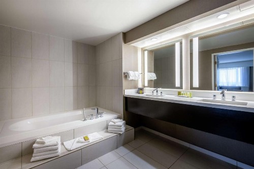 DoubleTree by Hilton Los Angeles Norwalk - image 9