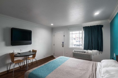 Motel 6-Norwalk CA - image 18