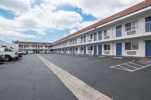 Motel 6-Norwalk CA - image 2