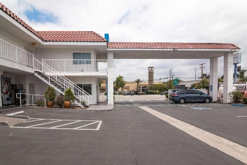 Motel 6-Norwalk CA - image 4