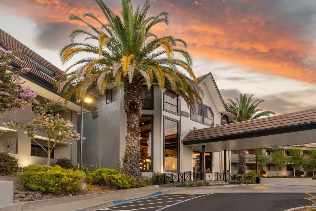 Best Western Plus Novato Oaks Inn - main image