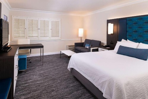 Best Western Plus Novato Oaks Inn - image 13