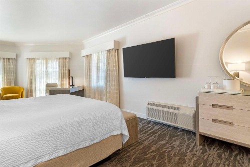 Best Western Plus Novato Oaks Inn - image 18