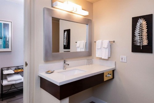 Best Western Plus Novato Oaks Inn - image 27