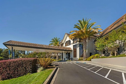Best Western Plus Novato Oaks Inn - image 30