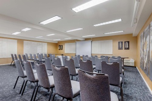 Best Western Plus Novato Oaks Inn - image 36