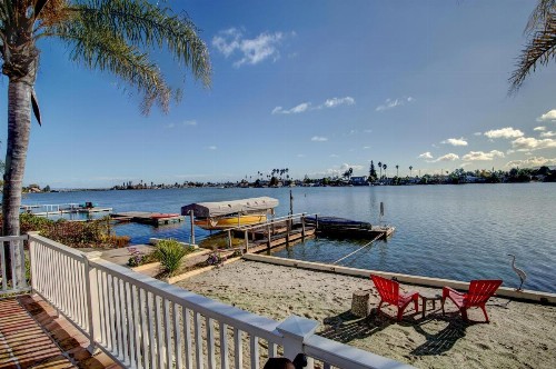 Four Bedroom Waterfront Home - image 4