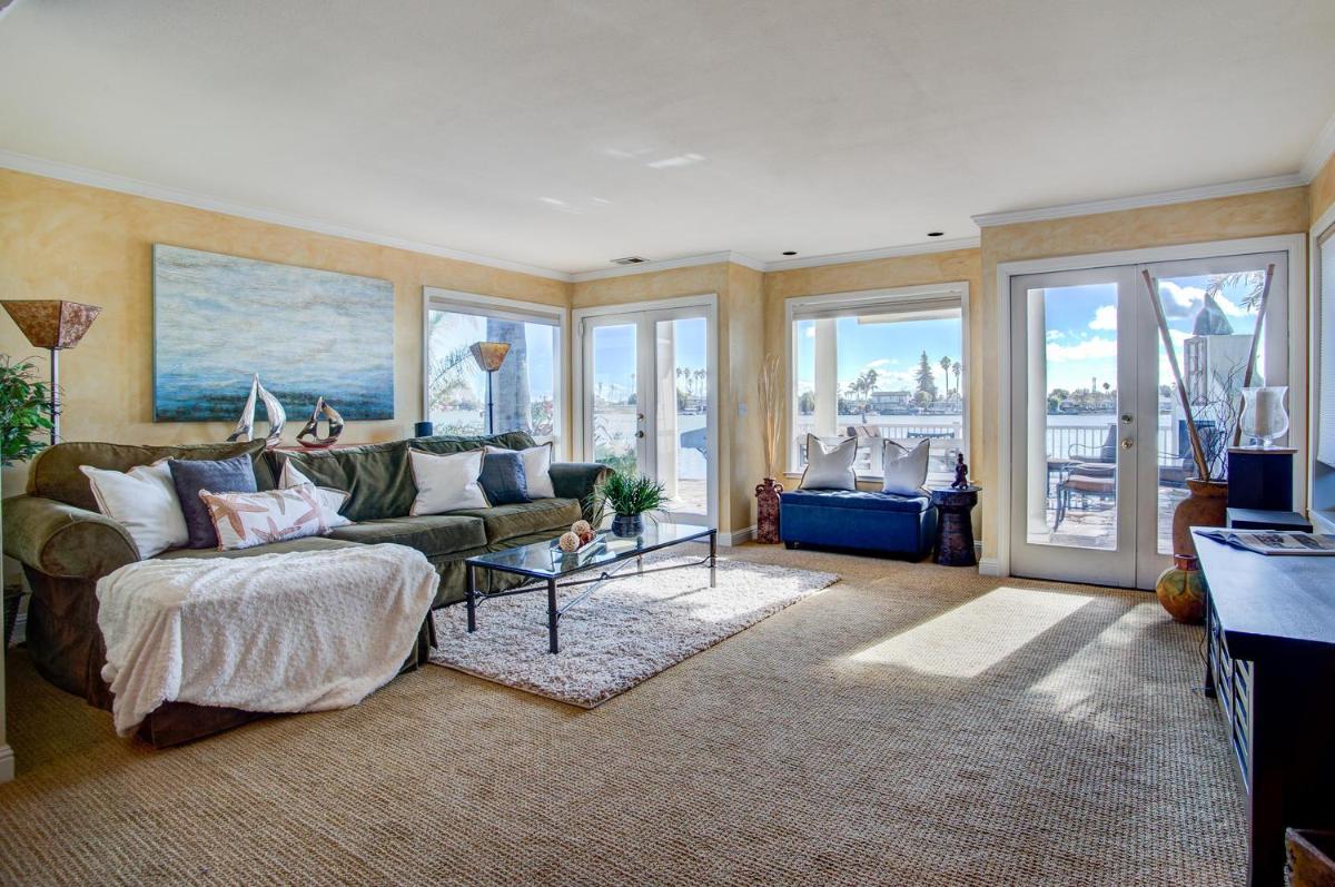 Four Bedroom Waterfront Home - image 5