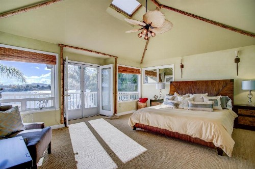 Four Bedroom Waterfront Home - image 7