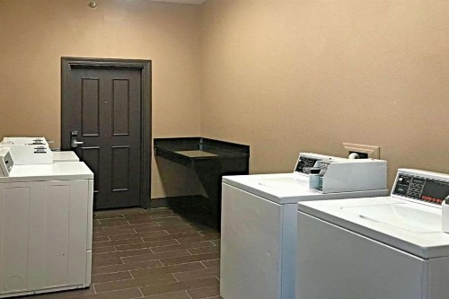 Best Western O'Fallon Hotel - image 11