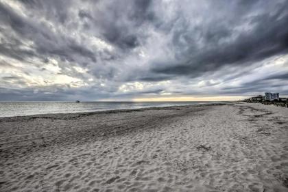 Pet Friendly Home   A Block to Oak Island Beach Oak Island