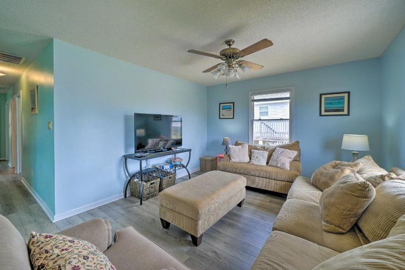 Pet-Friendly Home - A Block to Oak Island Beach! - image 5