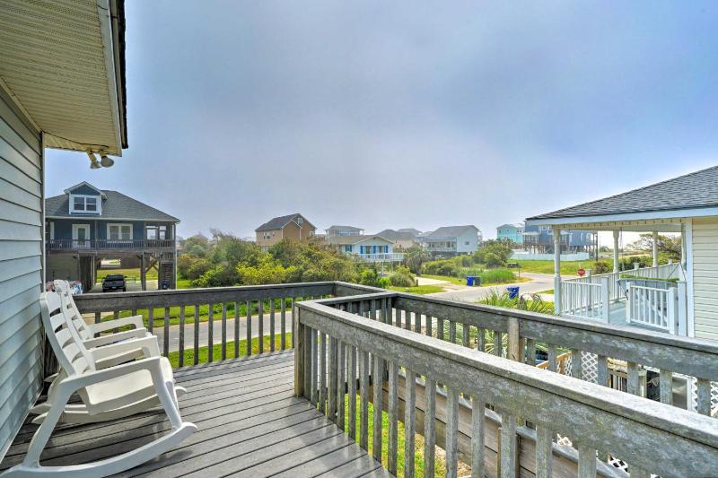 Pet-Friendly Home - A Block to Oak Island Beach! - image 6
