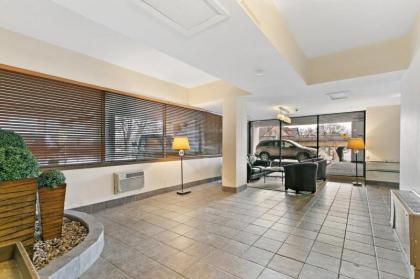 Bright Bold and Bespoke 1-Bedroom Abode in Oak Park - image 10
