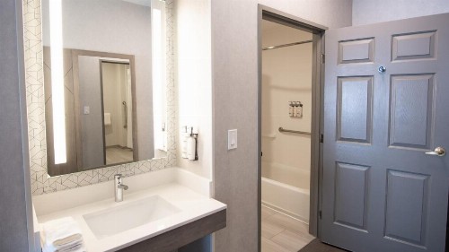 Holiday Inn Express Oakdale an IHG Hotel - image 46