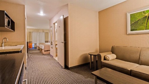 Best Western Plus Rama Inn & Suites - image 15