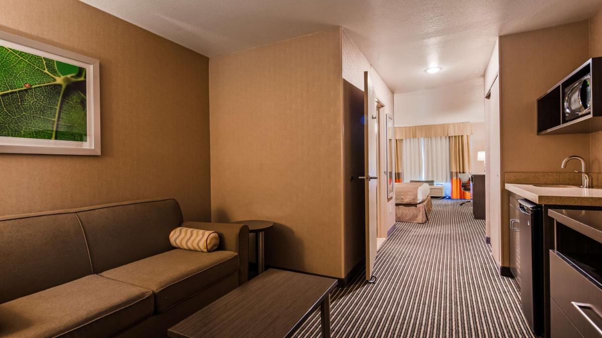 Best Western Plus Rama Inn & Suites - image 5