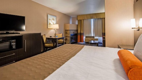 Best Western Plus Rama Inn & Suites - image 9