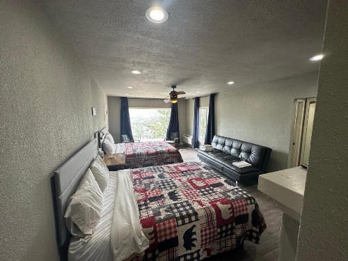 Mountain Trail Lodge and Vacation Rentals - image 12
