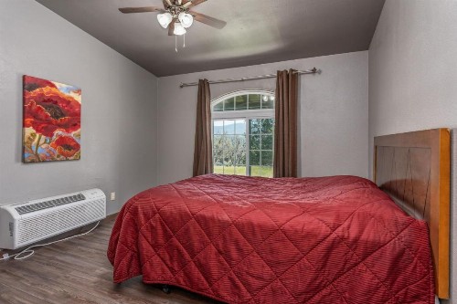 Mountain Trail Lodge and Vacation Rentals - image 3