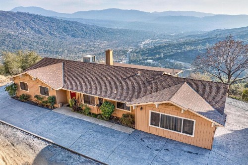Mountain Trail Lodge and Vacation Rentals - image 32