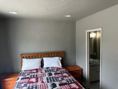 Mountain Trail Lodge and Vacation Rentals - image 5