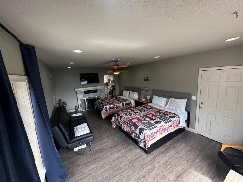 Mountain Trail Lodge and Vacation Rentals - image 8