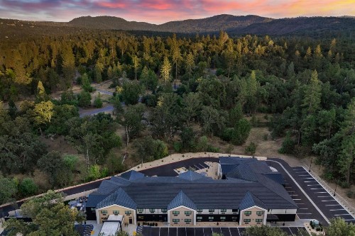 Vista Yosemite Inn Oakhurst - image 2